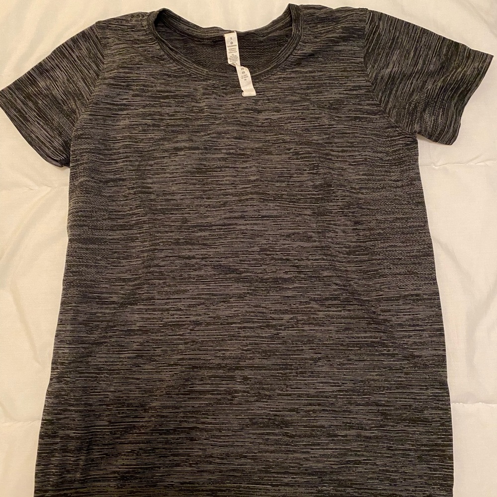 lululemon athletica Gray Short Sleeve Tee
